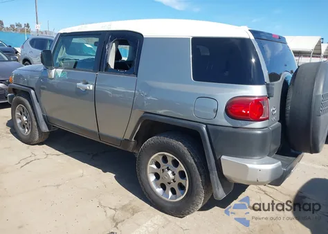 2011 Toyota Fj Cruiser z USA, uszkodzony, nr VIN JTEZU4BF6BK011723